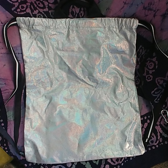VS PINK Iridescent Drawstring Bag and Water Bottle - Picture 2 of 5